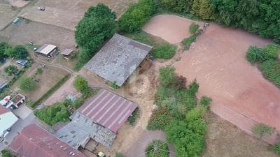 PFERDEHALTUNG MIT GROßEM GRUNDSTÜCK