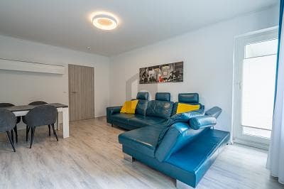 VIER ZIMMER, VIELE MÖGLICHKEITEN MIT BALKON