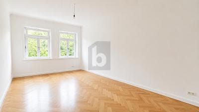 BESONDERES WOHNGEFÜHL MIT VIEL LICHT UND CHARME