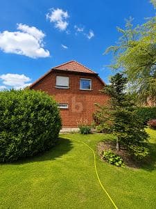 CHARMANTES FAMILIENDOMIZIL MIT TOLLEM GARTEN