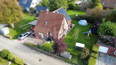 FAMILIENGLÜCK MIT POOL UND KAMINFEUER