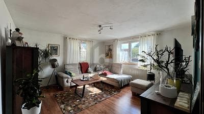 EINLADENDES ZUHAUSE ZUM WOHLFÜHLEN