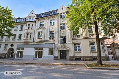 MODERN, HELL UND OPTIMAL GESCHNITTEN