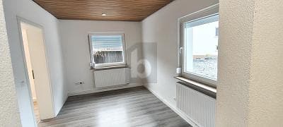 MODERNISIERTER ALTBAUCHARM IM GRÜNEN
