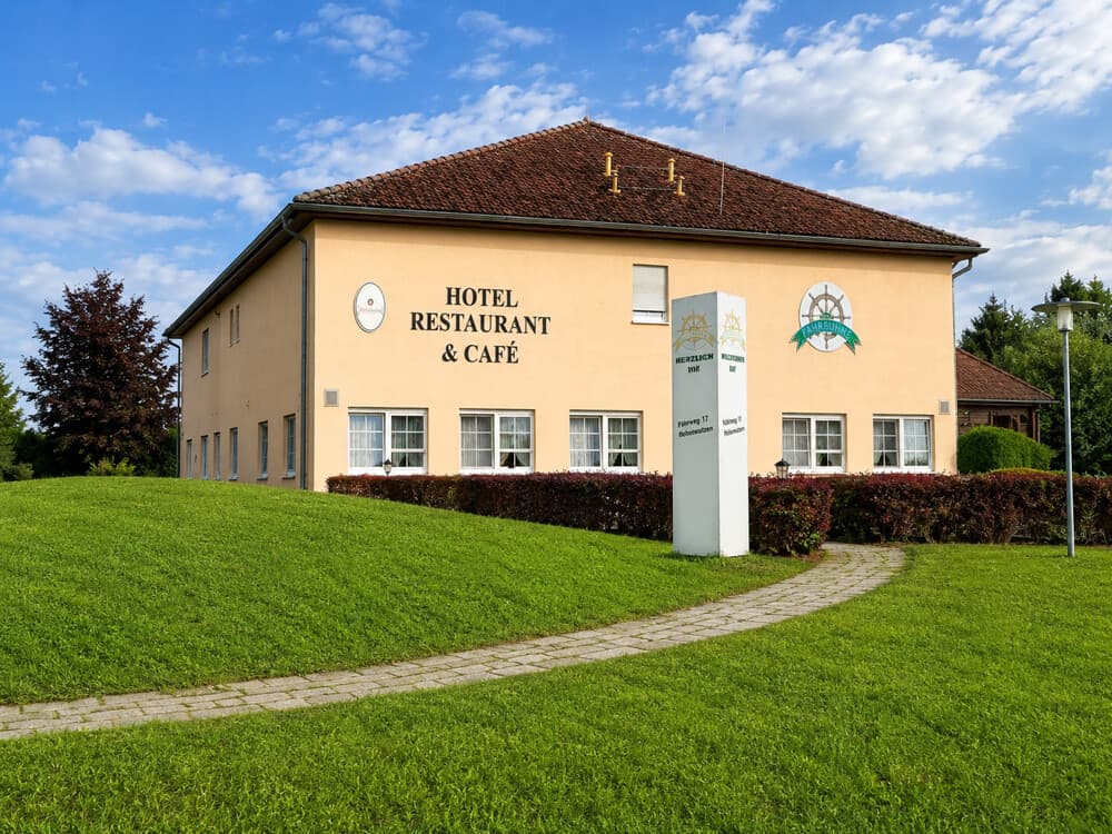 Modernes Hotel mit Gastro und Bootsanleger zu vermieten, Mehrzwecknutzung in Hohenwutzen