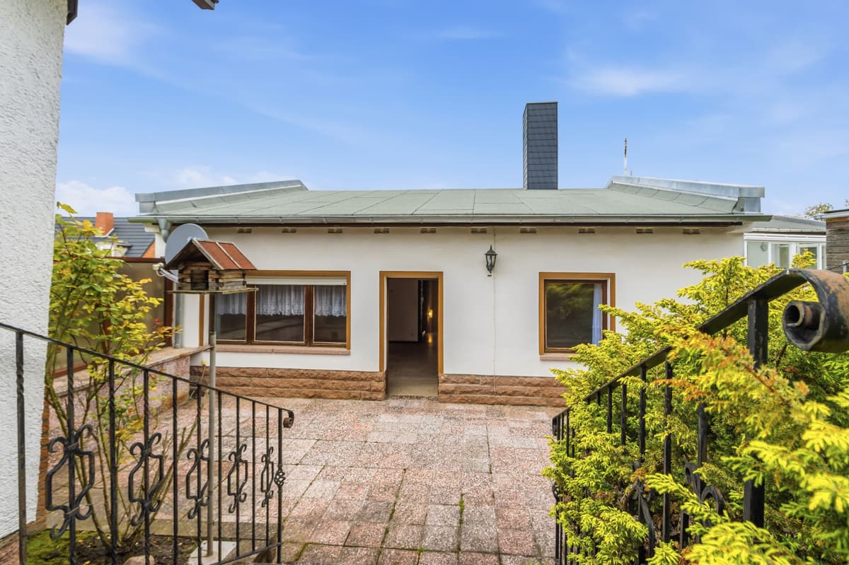 Handwerker aufgepasst! Einfamilienhaus mit Pool und Garage in Delitz am Berge