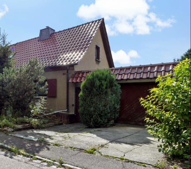 Ruhiges Familiendomizil am Rosengarten
(Erbbaurechtsvertrag)