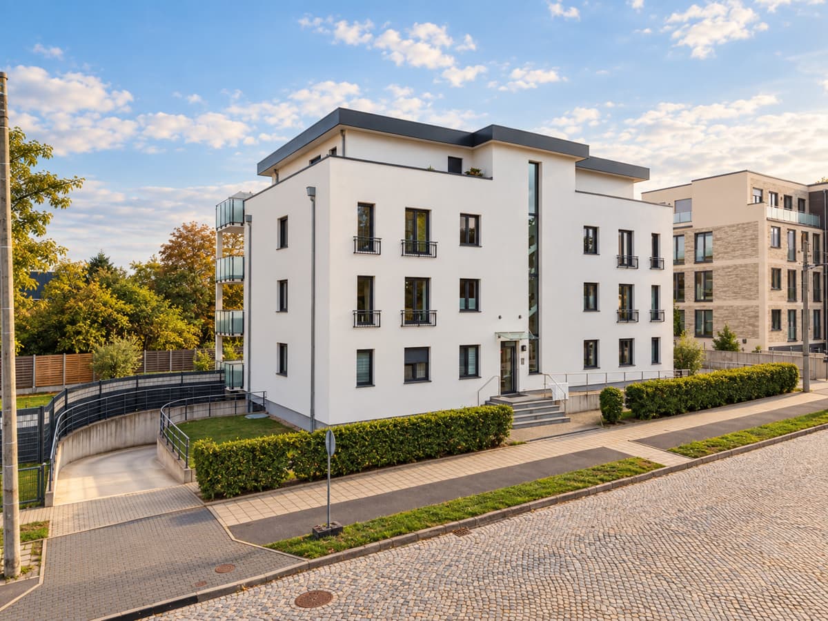 Familientraum in Nietleben – großzügige 4-Raumwohnung mit Balkon & Tiefgarage