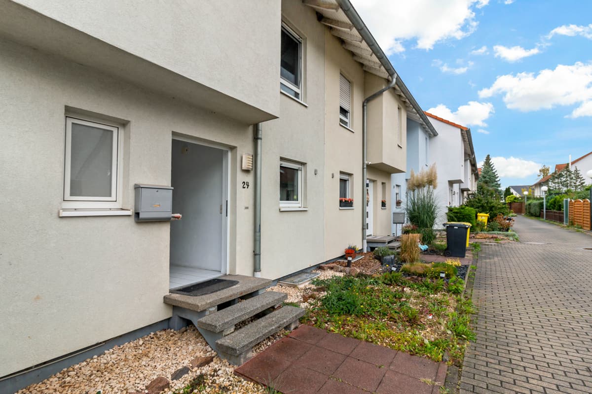 Familienfreundliches Reihenendhaus in Queis....inklusive Garage, Stellplatz und kleinem Garten mit überdachter Terrasse!!!