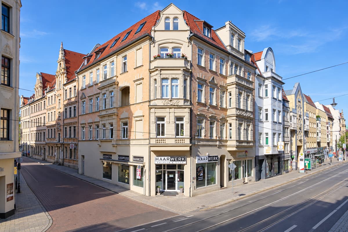 Raum für kreative Ideen – Ladenfläche mit Schaufensterfront in belebter Lage