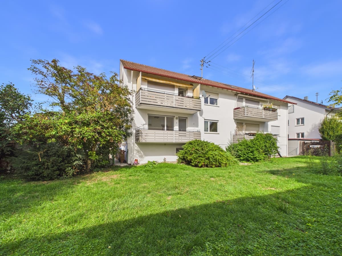 Eigennutzer aufgepasst! Große, freie 3-Zimmerwohnung mit Balkon, Garten und Garage in Winterbach.