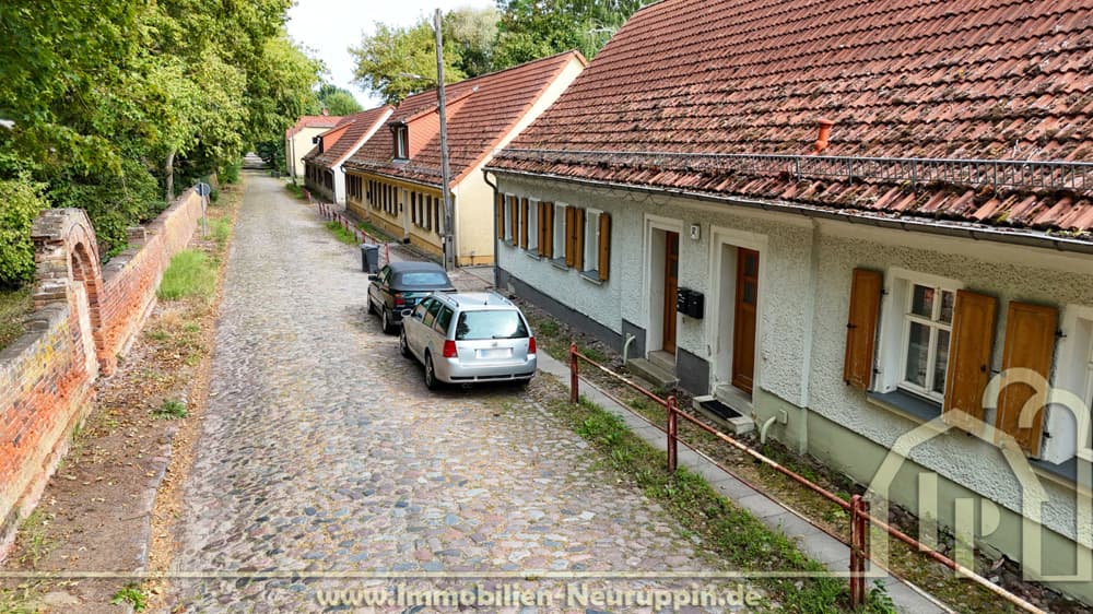 vermietetes Wohnensemble (Faktor 13,7) mit eigenen Gärten, Carports und Ausbaureserve in Radensleben