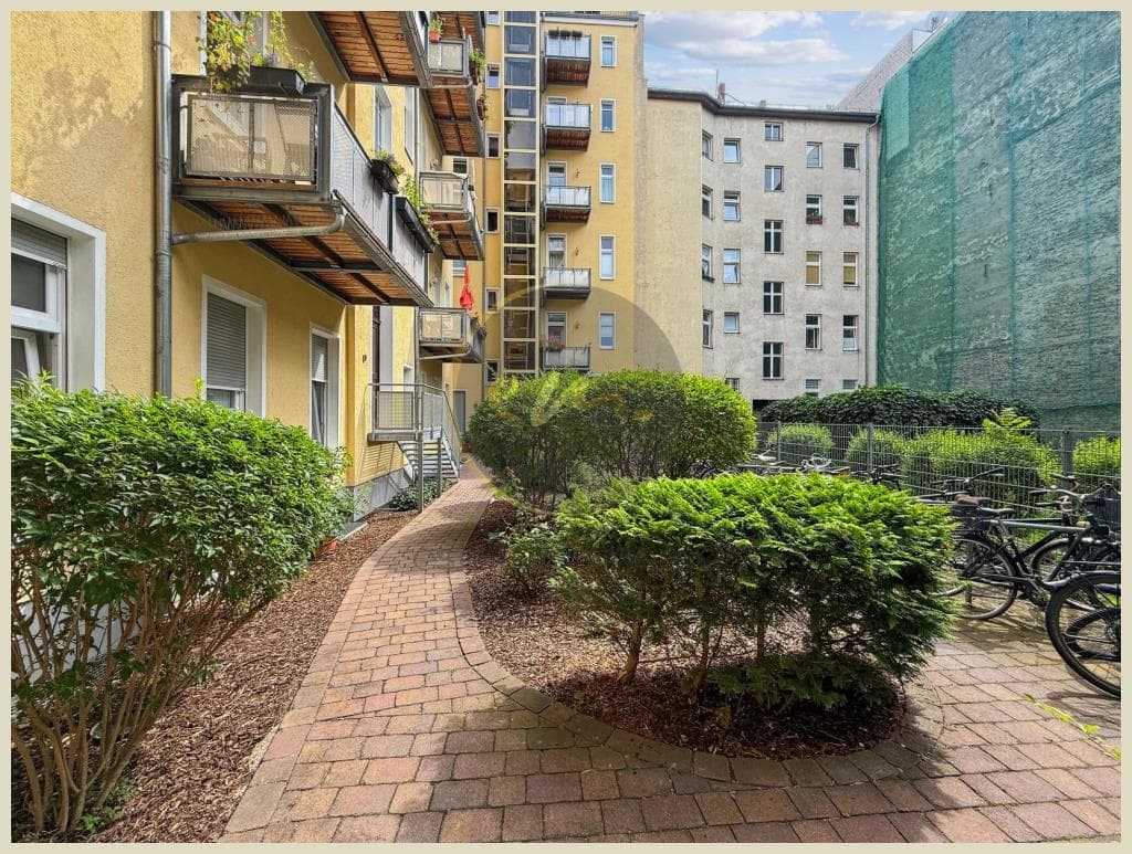 Nähe Ostbahnhof und Media-Spree: Helle Terrassenwohnung in ruhiger Umgebung...