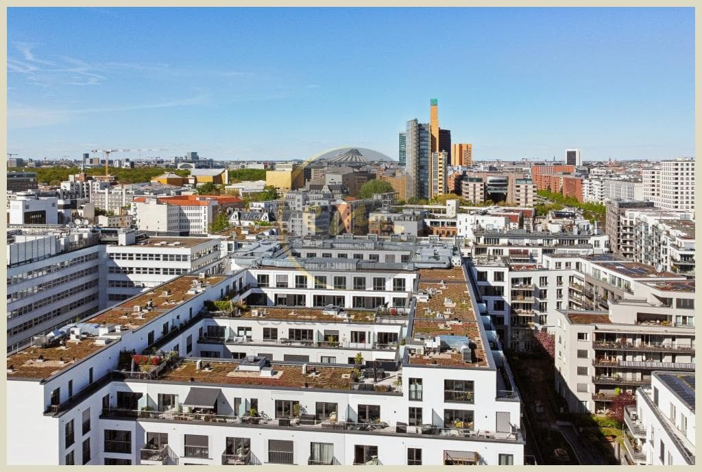 Helle, moderne und energieeffiziente Neubauwohnung mit Einbauküche und Balkon in Berlin-Tiergarten