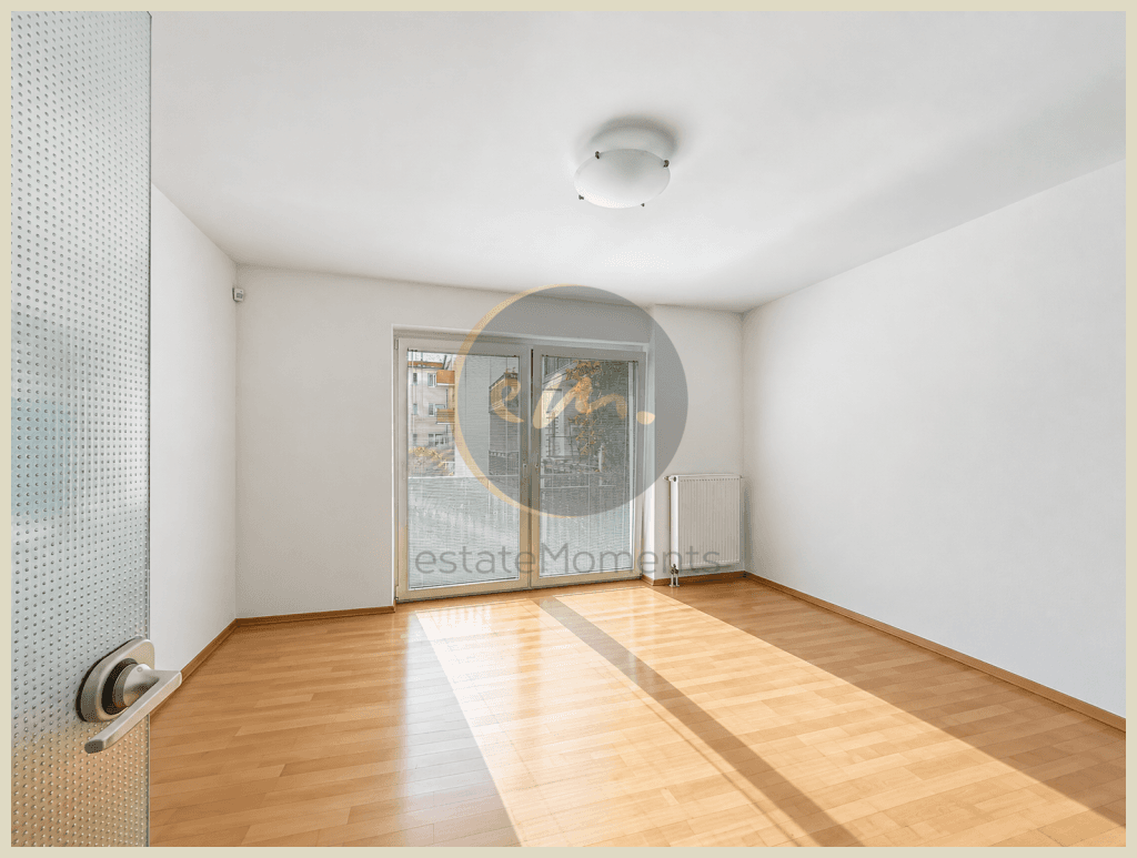 Bezugsfrei, zwei Balkone, Grünblick, PKW-Stellplatz und ansprechend modernisiert...