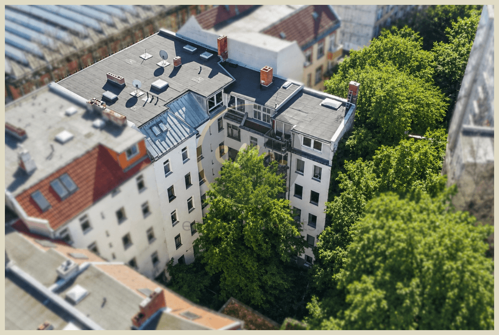 Ruhig gelegen, Balkon, zentrale Lage - Altbauwohnung mit bis zu 3,0 m hohen Decken...