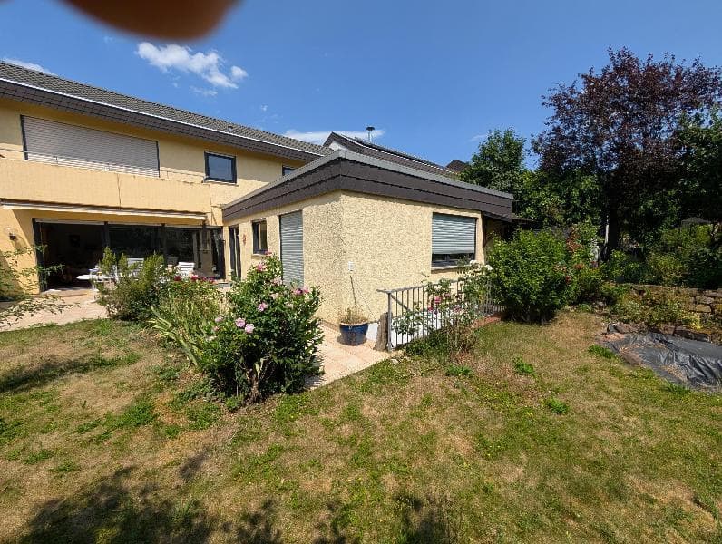 ** REIHENMITTELHAUS MIT SCHÖNEM GARTEN IN RUHIGER LAGE VON ROHRBACH **