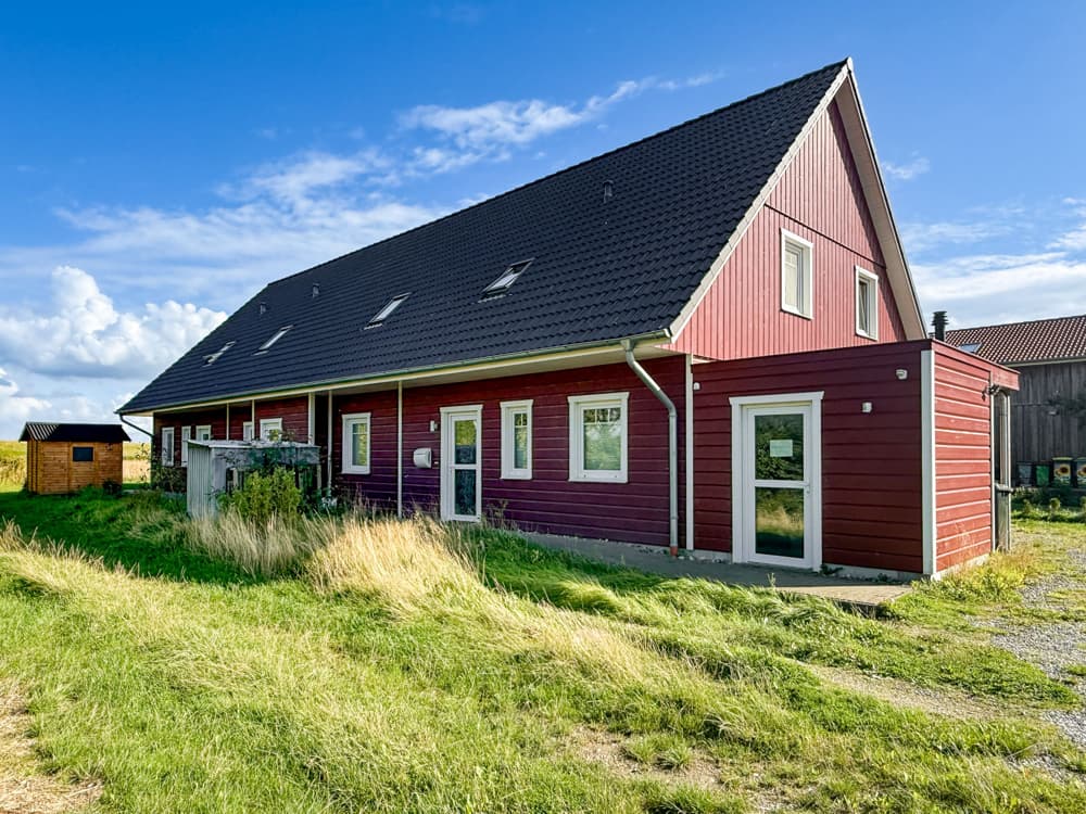 Beste Aussichten für Ihr Investment: Mehrfamilienhaus mit 4 Mietwohnungen in Top-Lage nahe Husum.