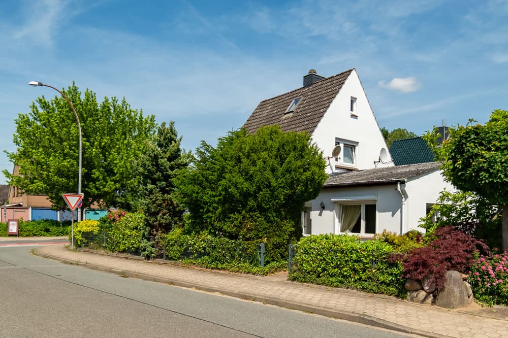Im Speckgürtel von Hamburg: Zweifamilienhaus als interessantes Renditeobjekt.