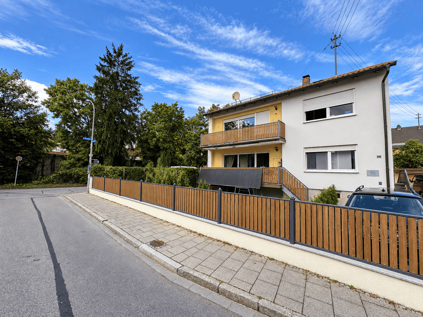 Vielseitiges Zweifamilienhaus mit Garten, Garage und viel Potenzial in Karlsfeld zu verkaufen!