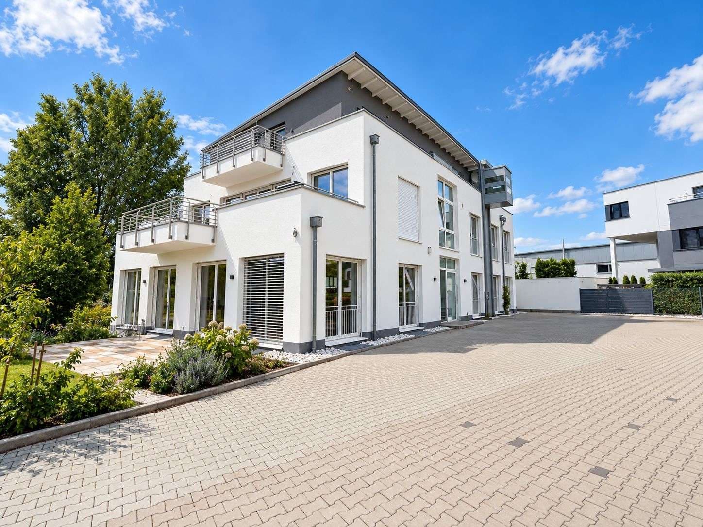 Repräsentative Büro- und Praxisflächen mit großzügigem Raumangebot und vielseitigen Möglichkeiten
