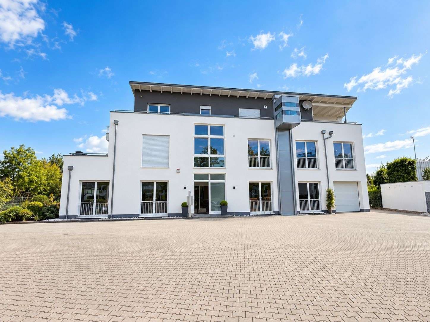 Repräsentative Büro- und Praxisflächen mit großzügigem Raumangebot und vielseitigen Möglichkeiten