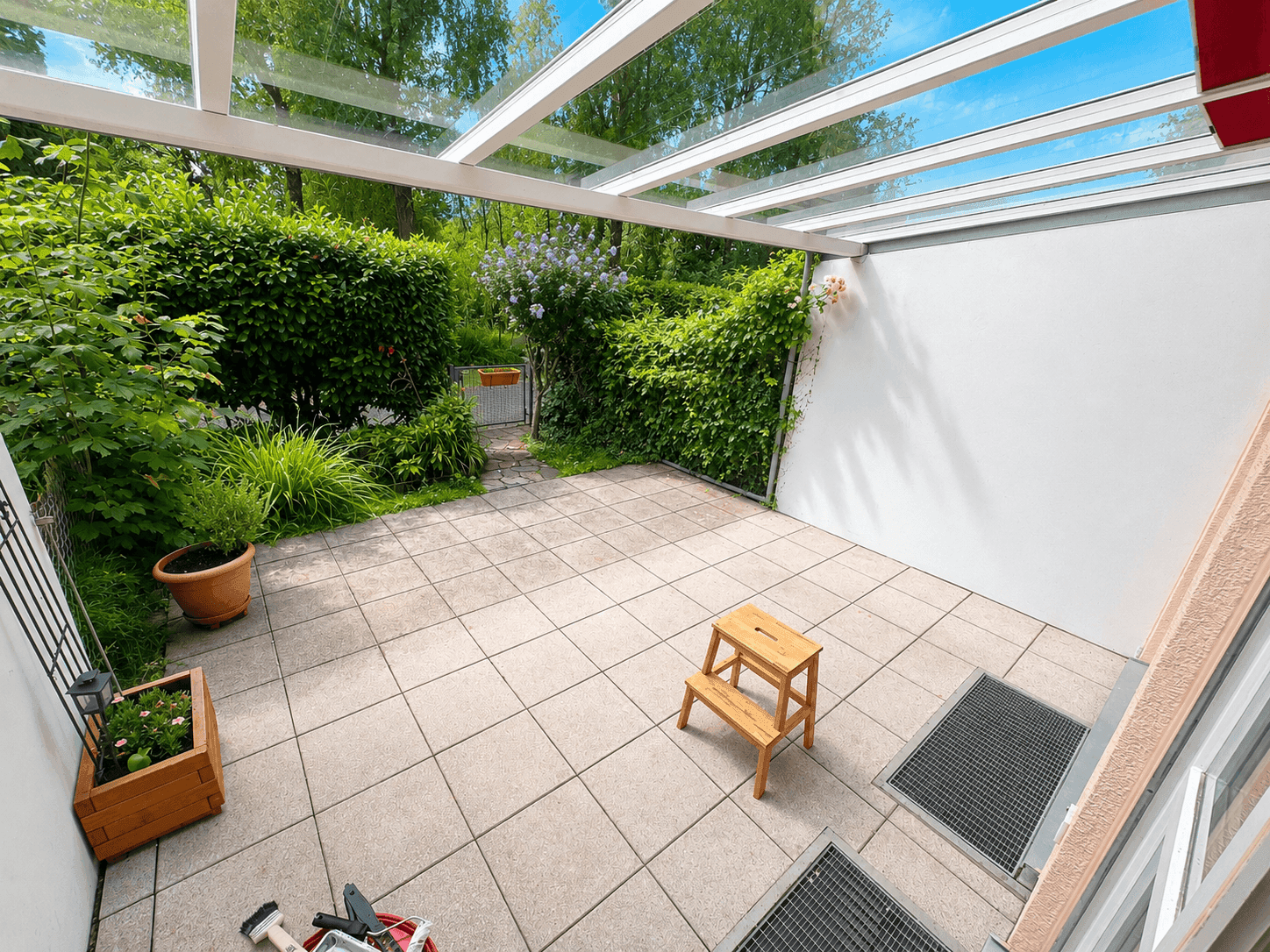 Ab sofort - Wohnen wie im eigenen Haus – Großzügige Maisonette mit Terrassen & Tiefgaragenzugang