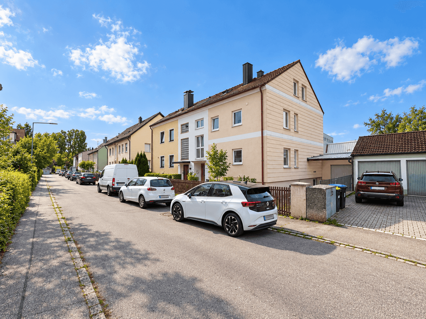 Wohnen, vermieten, verbinden – Mehrfamilienhaus mit drei Wohneinheiten in Dachau zu verkaufen!