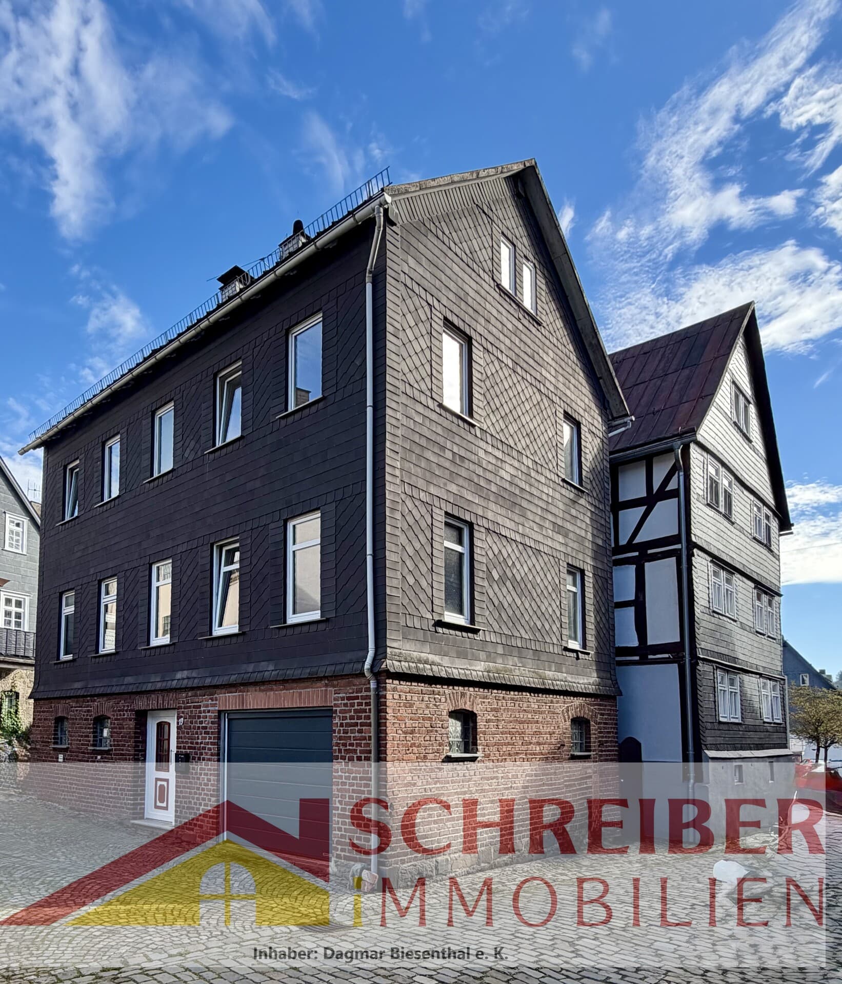 Kaufen, einziehen, wohlfühlen. Renoviertes Haus in der Altstadt mit separatem Garten zu verkaufen