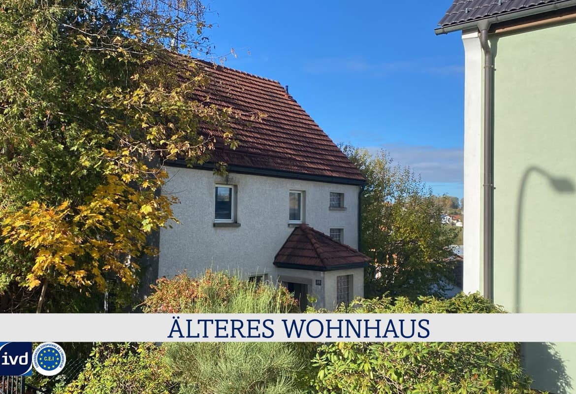 ÄLTERES WOHNHAUS IN ZENTRALER STADTLAGE