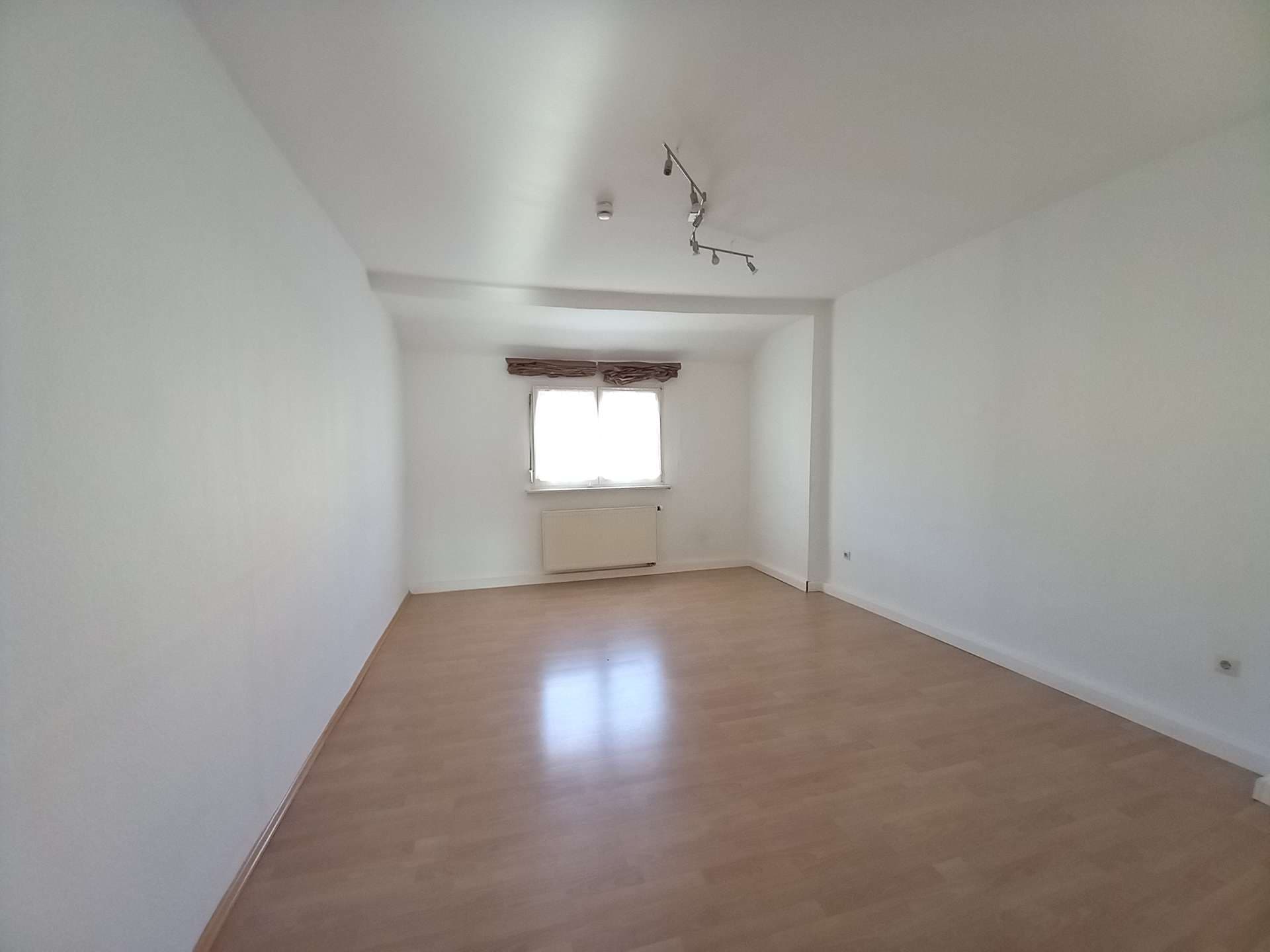 52173 - Helle Dachgeschoßwohnung mit Einbauküche