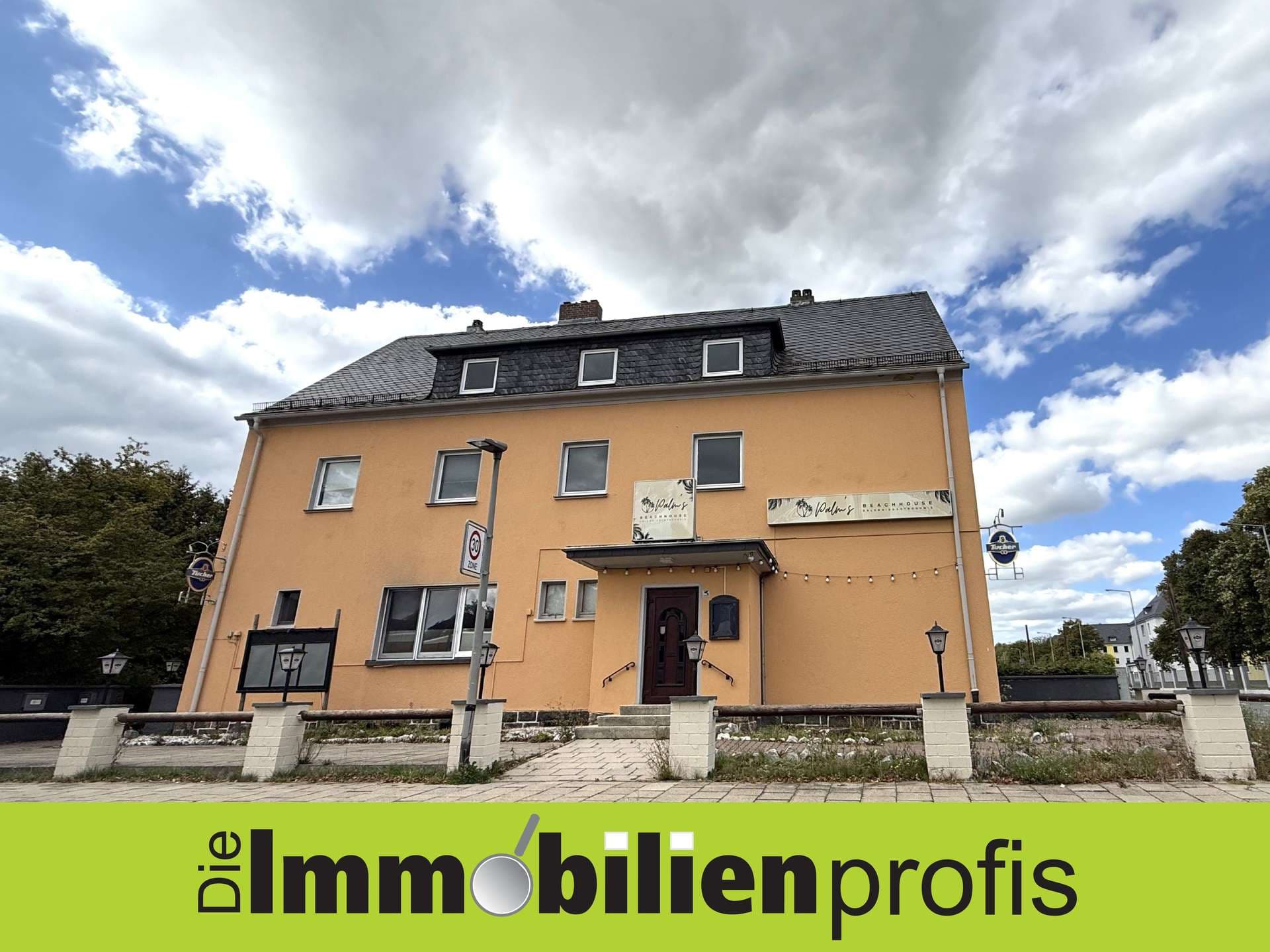 Wohn-/ Geschäftshaus (ehem. Hacienda) mit 2.600 m² Bauland in Hof