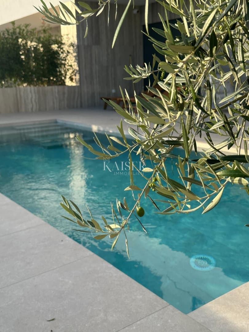 Rijeka, Kostrena – Luxuriöse Doppelhaushälfte mit Pool zur Langzeitmiete