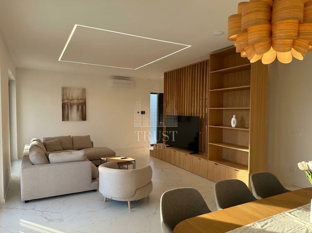 Kostrena: Villa mit 2 Pools zur Miete