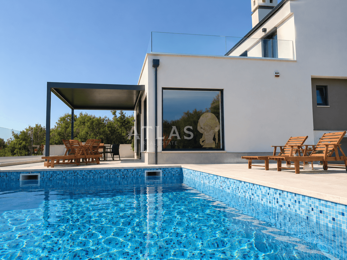 KOSTRENA – LUXUSVILLA MIT POOL UND MEERBLICK