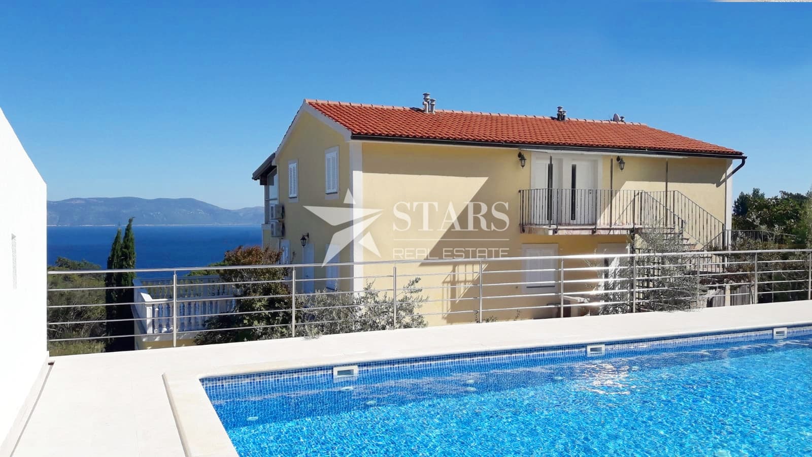 Labin – Apartmenthaus mit Pool und Meerblick