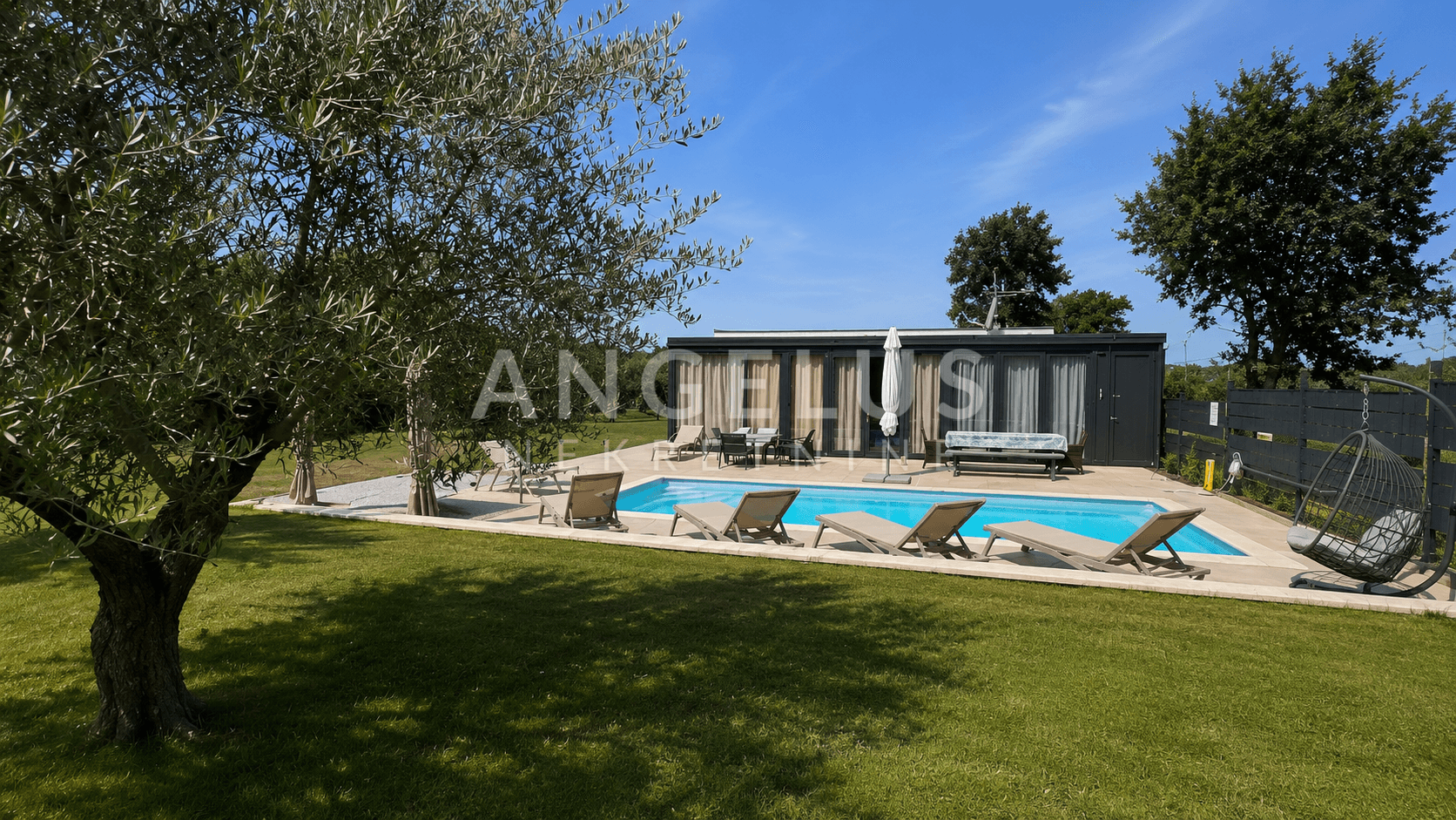 Istrien, Pula – Haus mit Pool und Olivenhain. Langzeitmiete!