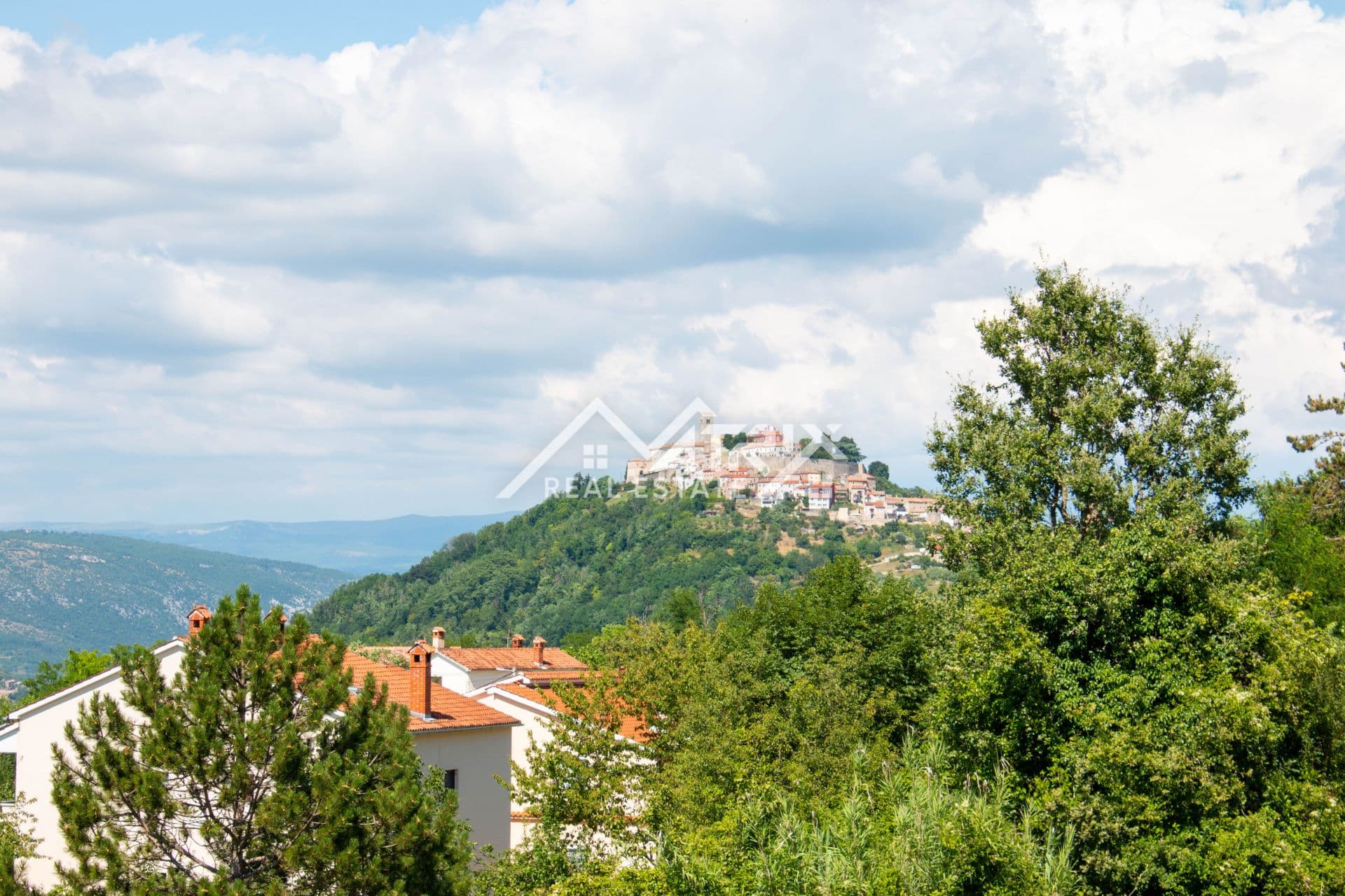 Motovun, wunderschönes Land mit freier Aussicht