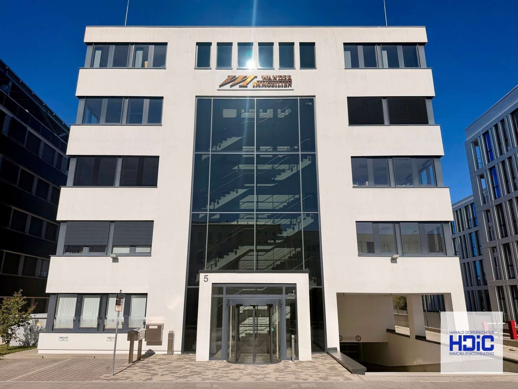 Autarke Labor- und Produktionseinheit mit Büro und Anlieferung