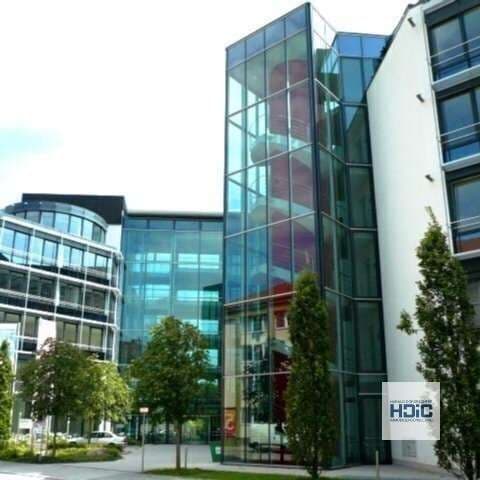 Repräsentative Büroflächen hinter gläserner Architektur