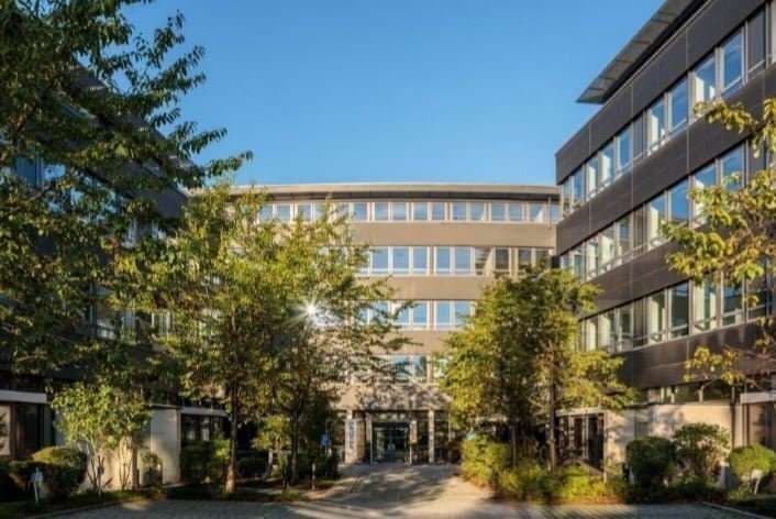 Bürocampus mit fünf Häusern und Dachterrassen direkt an der S-Bahn Riem