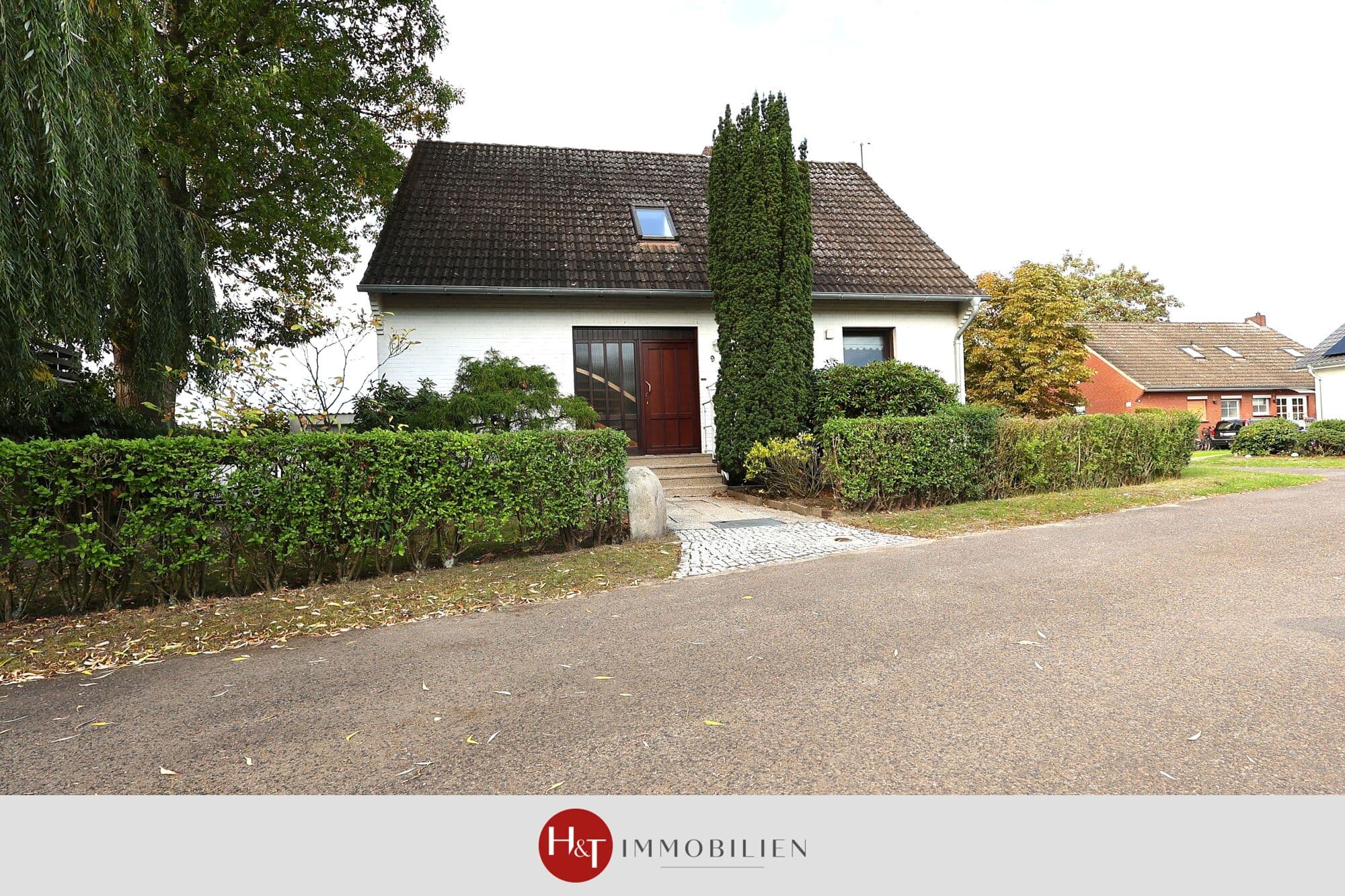 Idyllisches EFH mit Garten, Garage und Gartengrillkamin