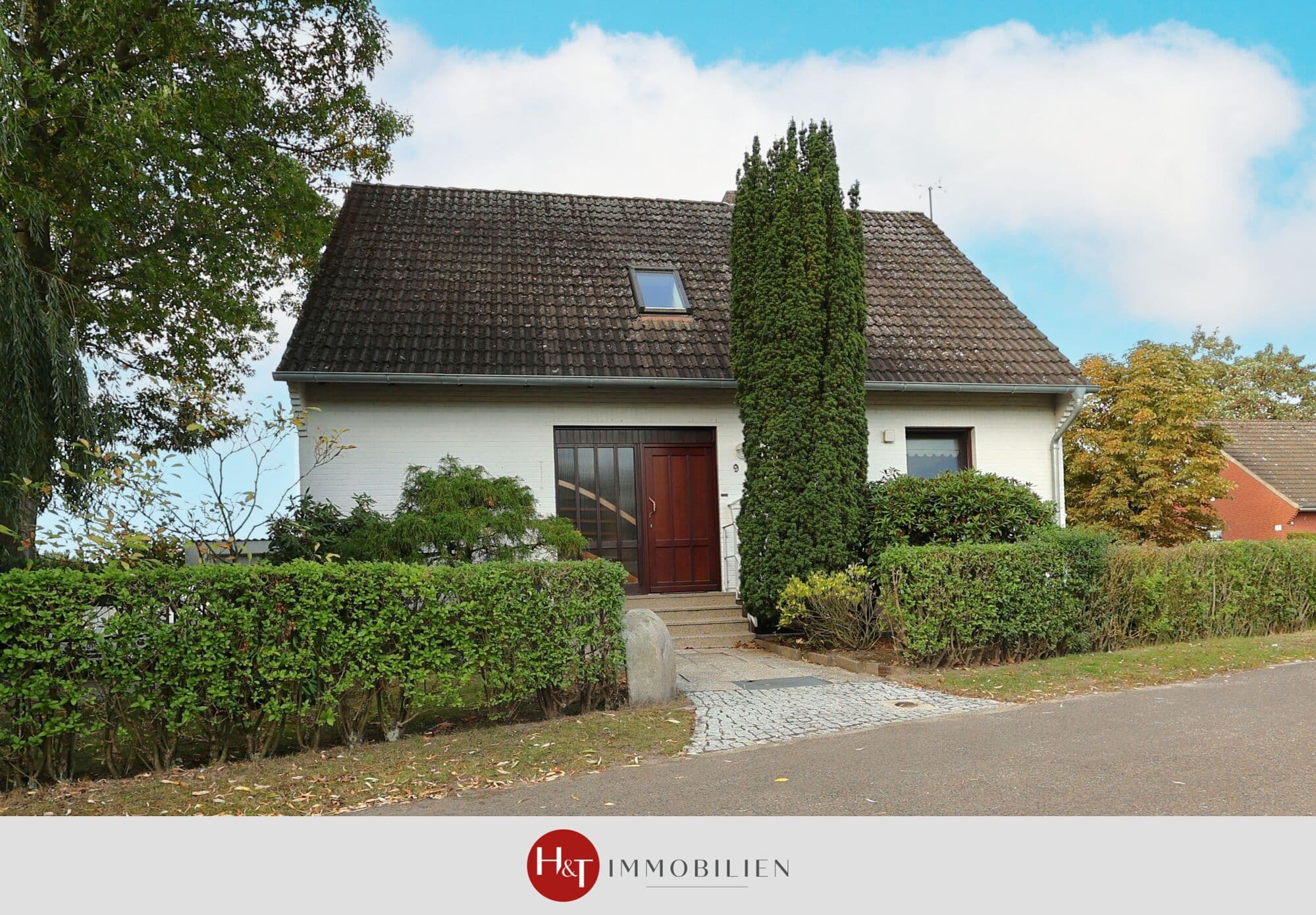Idyllisches EFH mit Garten, Garage und Gartengrillkamin