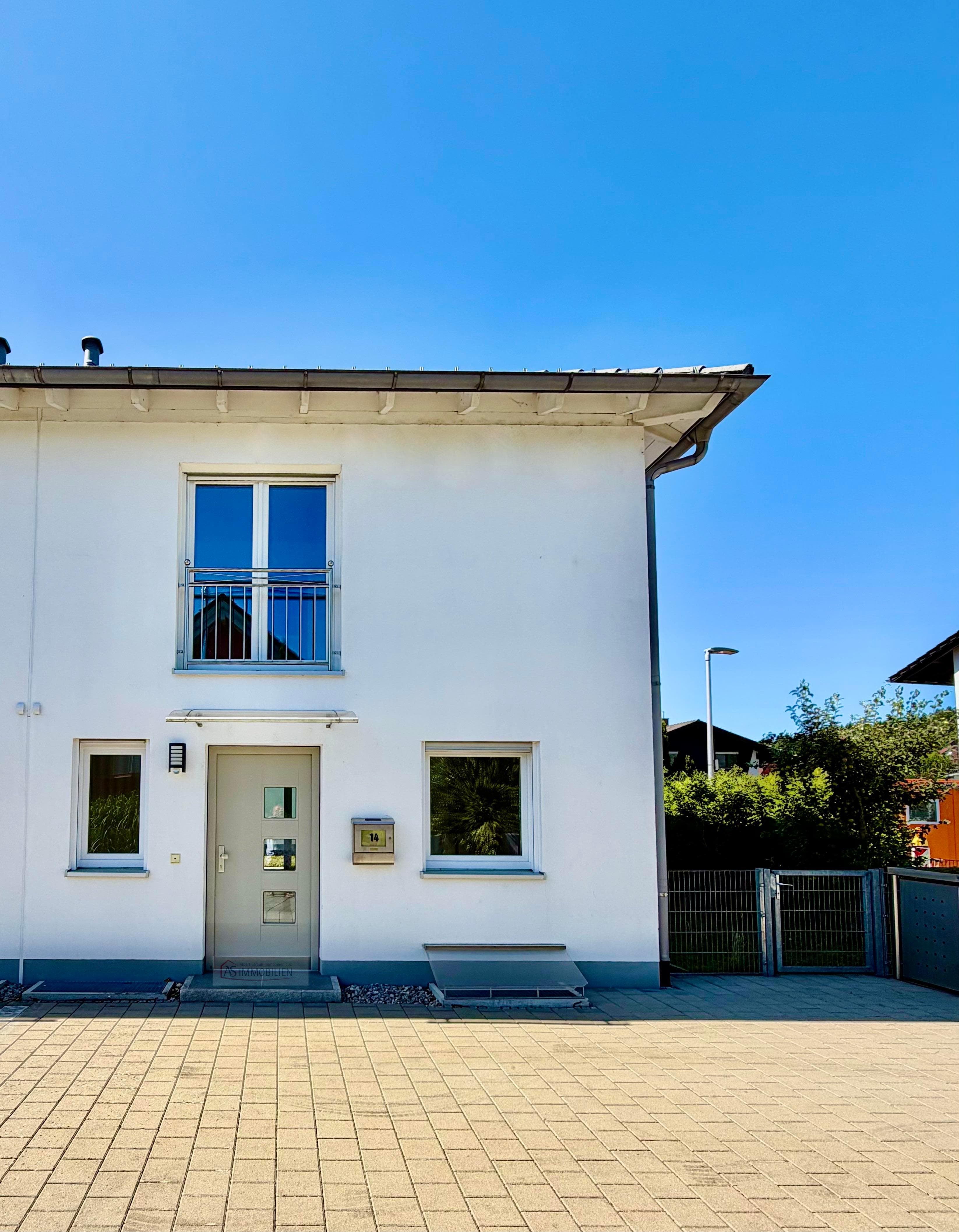Provisionsfrei - Ruhige A+ DH in kostengünstiger WEG-Eigenverwaltung, 1 Stellplatz & 1 Garage