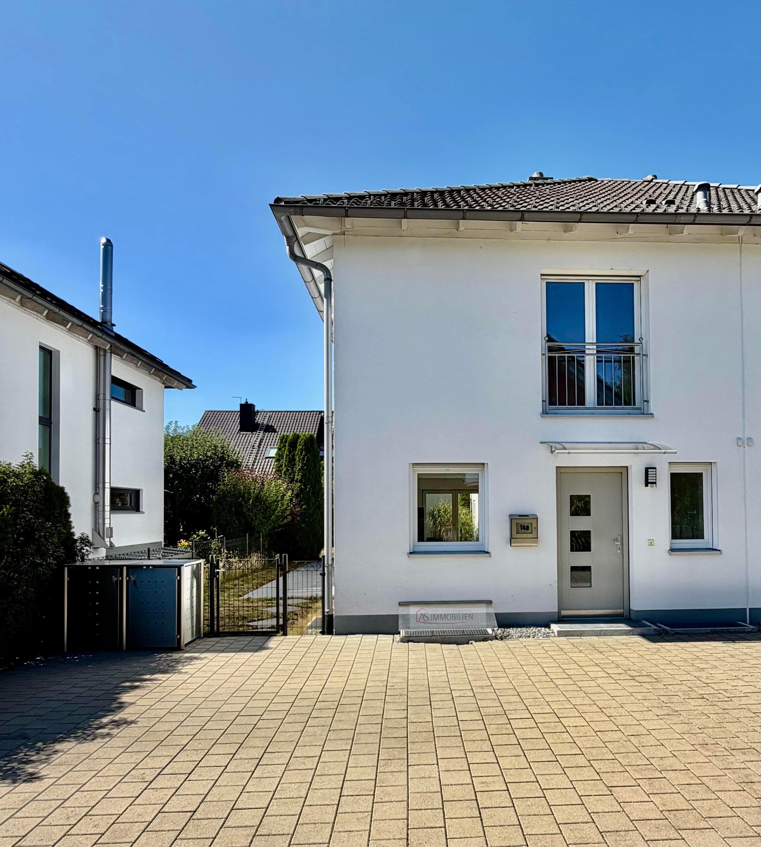 Provisionsfrei - Ruhige A+ DH in kostengünstiger WEG-Eigenverwaltung, 2 Stellplätze & 1 Garage