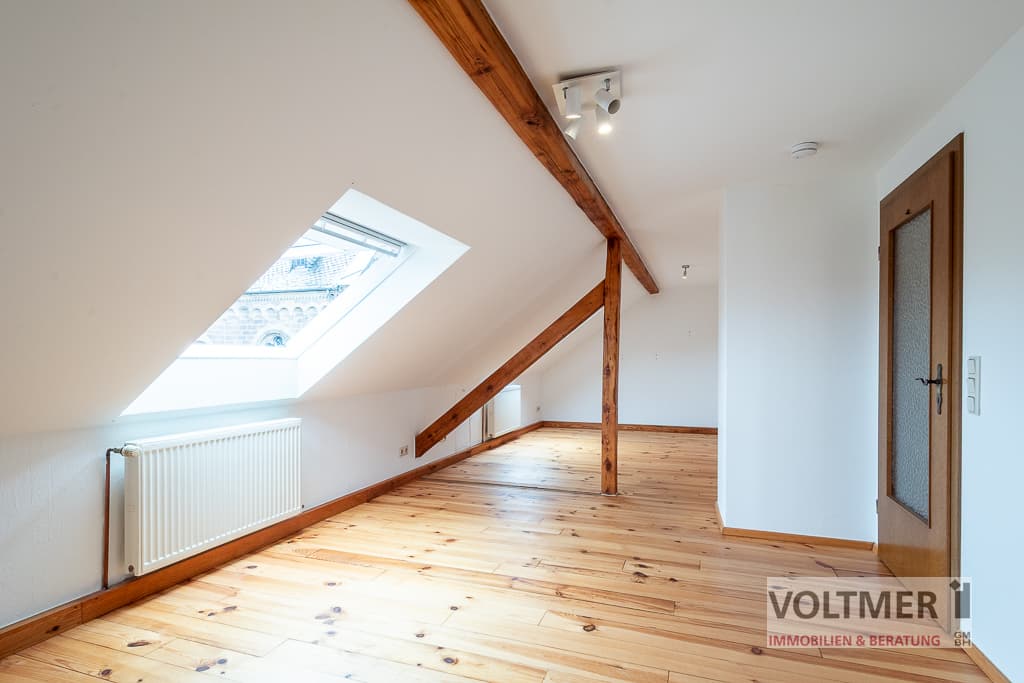 RÜCKZUGSORT - gemütliche Dachgeschosswohnung mit Gemeinschaftsgarten in Neunkirchen!