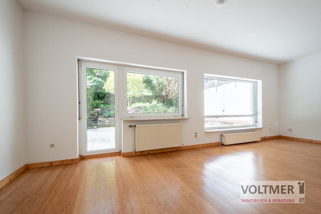 GERÄUMIG - helle 4-Zimmer-Wohnung mit Terrasse, Gartenanteil und Garage in Saarbrücken!