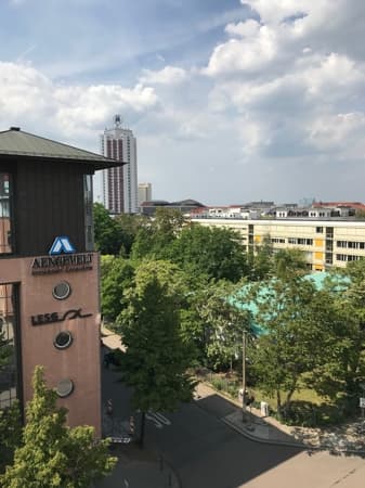 Individuelle 3 Raum -Dachgeschosswohnung
mit Einbauküche!
5 Minuten ins Zentrum!!