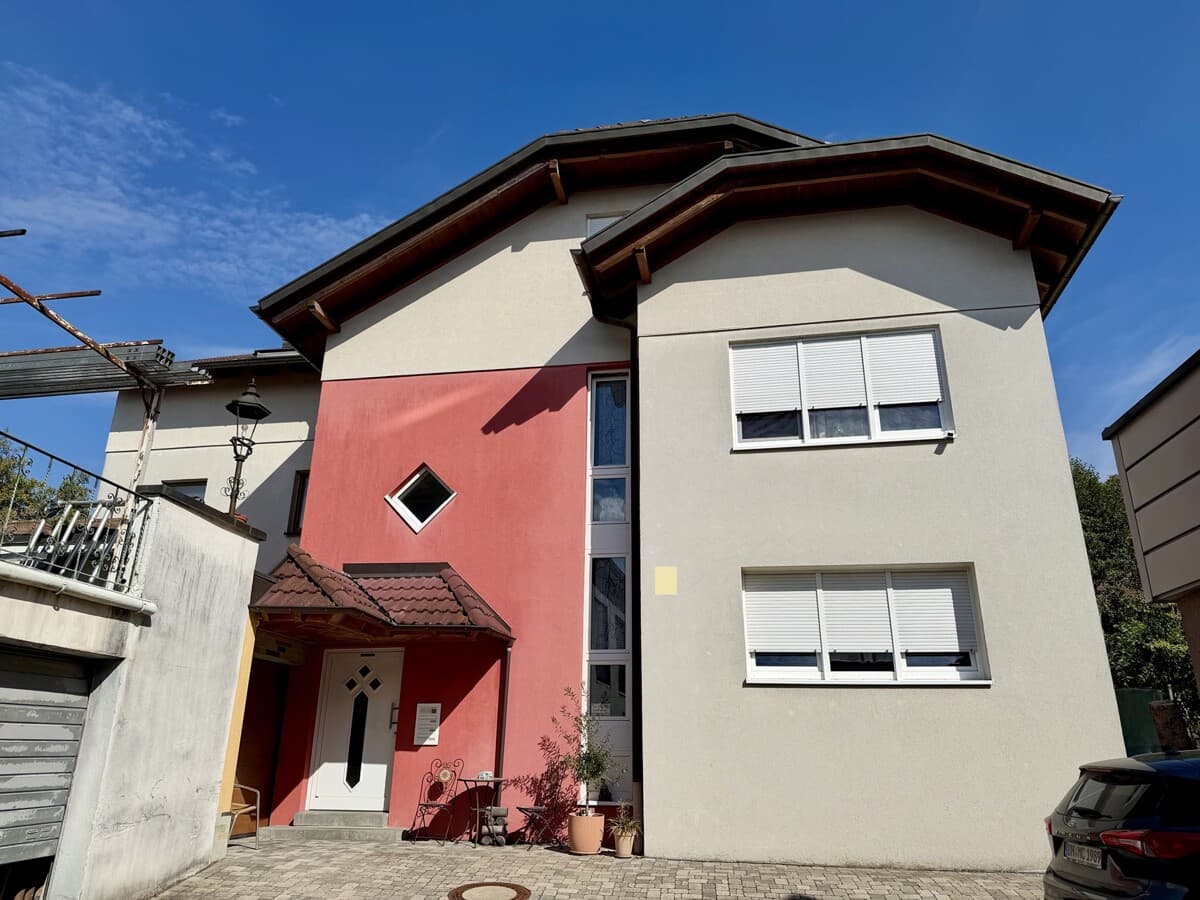 Großzügiges Zweifamilienhaus mit ausgebautem DG und 588 m² Grundstück in Sinzheim!