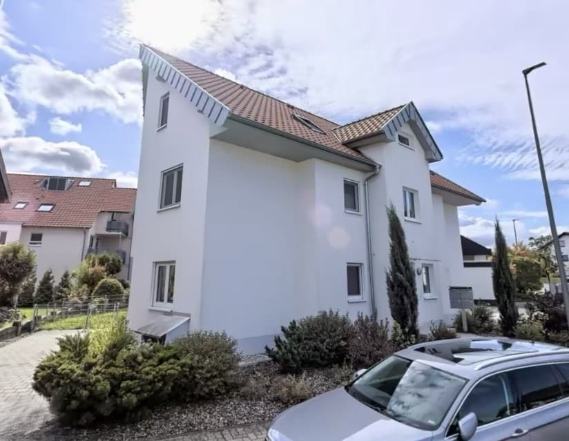~~ NEUWERTIG UND ENERGIEEFFIZIENT! TOP ERDGESCHOSSWOHNUNG MIT GARTEN UND STELLPLÄTZEN ~~